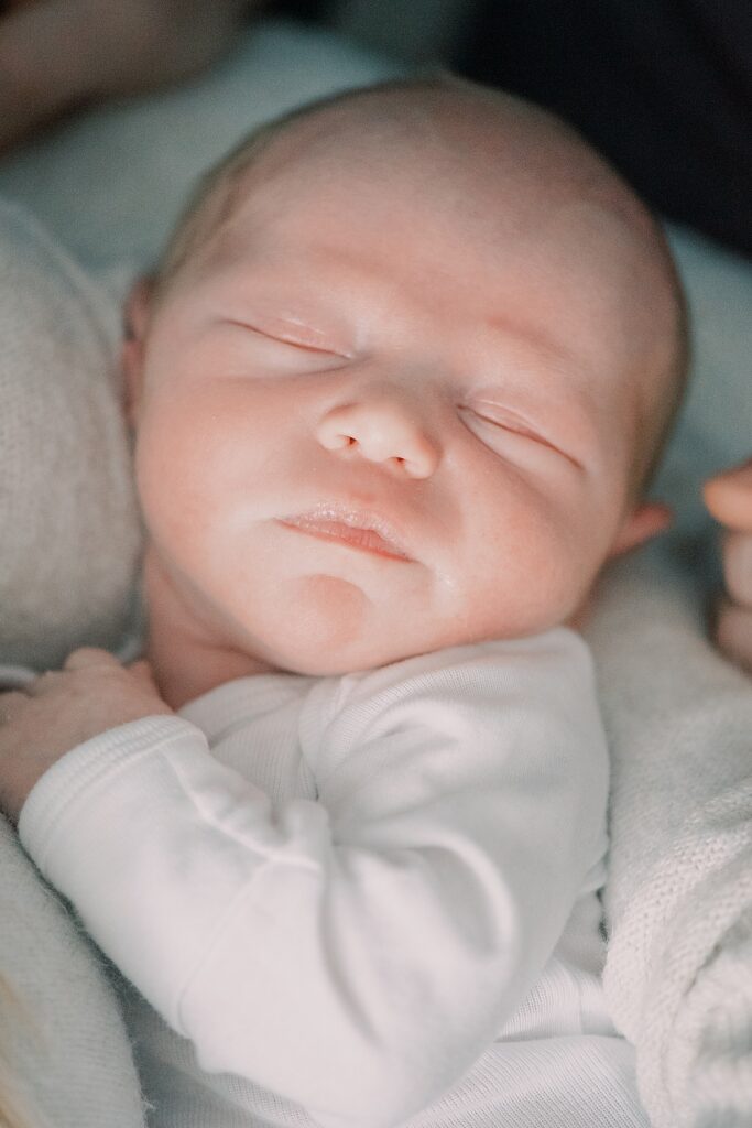 Indianapolis newborn photographer in home newborn session